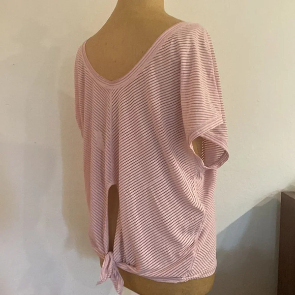 Lululemon sz 8 Ahead By Miles Short Sleeve Tee Pink Petals Mesh Training Top - Picture 2 of 11
